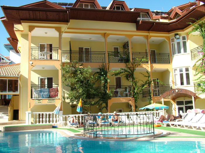 Mola Apartments